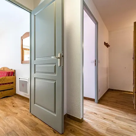 Apartment For 4 To 6 People In *